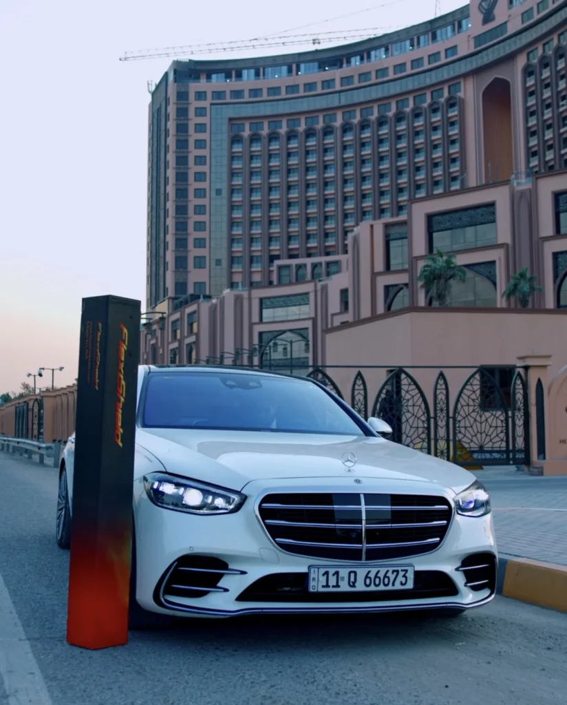 مرسيدس S-Class بجانب عمود FlexiShield في بغداد