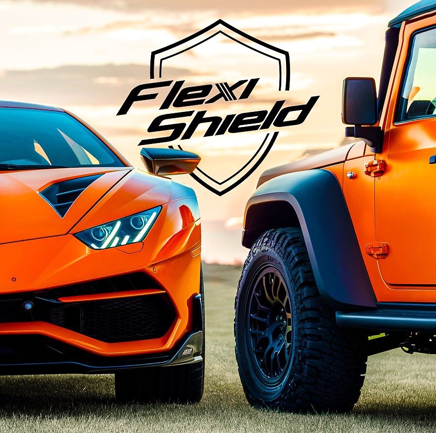 شعار FlexiShield بين سيارتين بلون برتقالي