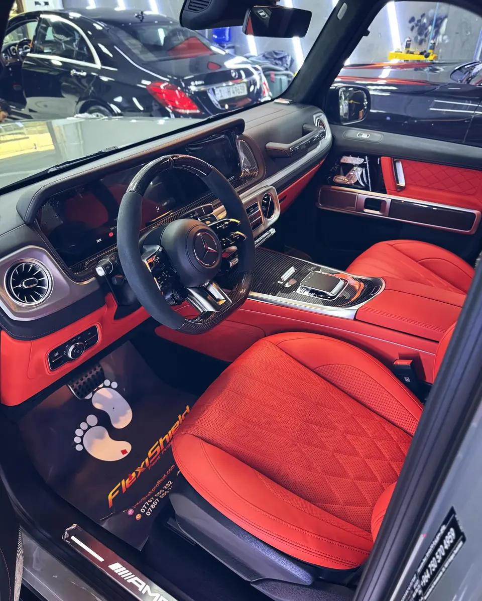 مرسيدس AMG G 63 · مقصورة حمراء